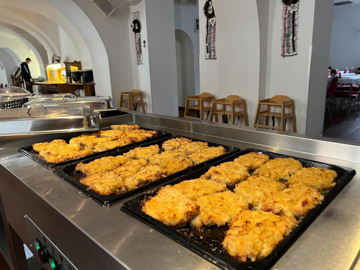 Hotel Praha 布劳莫夫 外观 照片