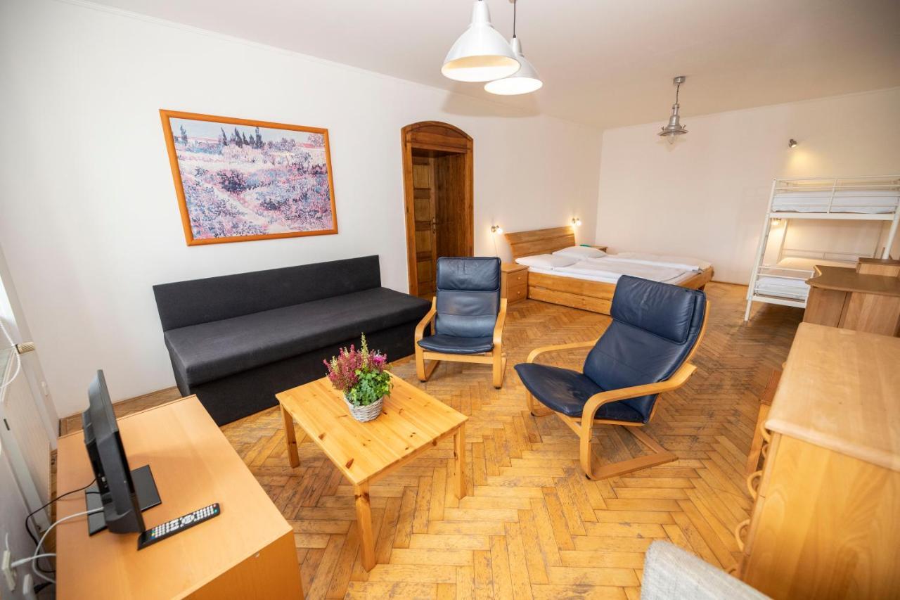 Hotel Praha 布劳莫夫 外观 照片