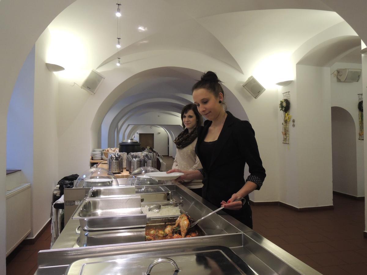 Hotel Praha 布劳莫夫 外观 照片