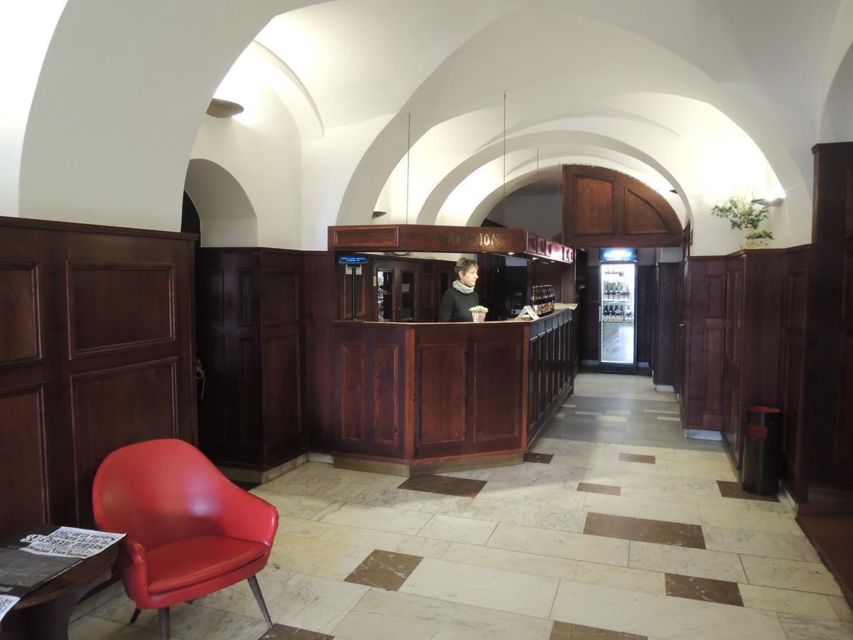 Hotel Praha 布劳莫夫 外观 照片